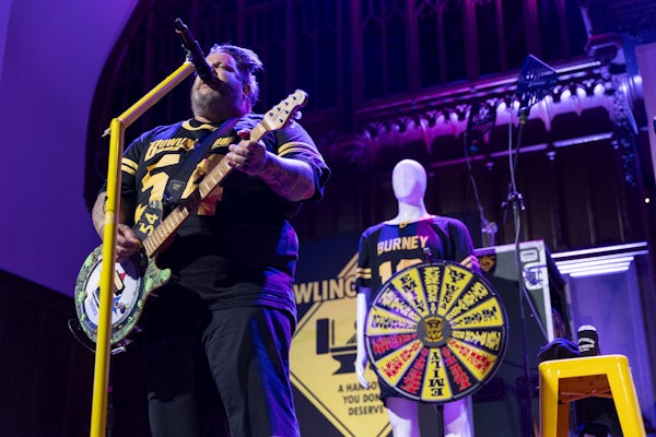 bfsrocks's tweet image. We are gearing up for a special Summer! See you out there
#BowlingForSoup #Wheatus #DontPanic

BowlingForSoup.com 🎟️ 🌴 😎