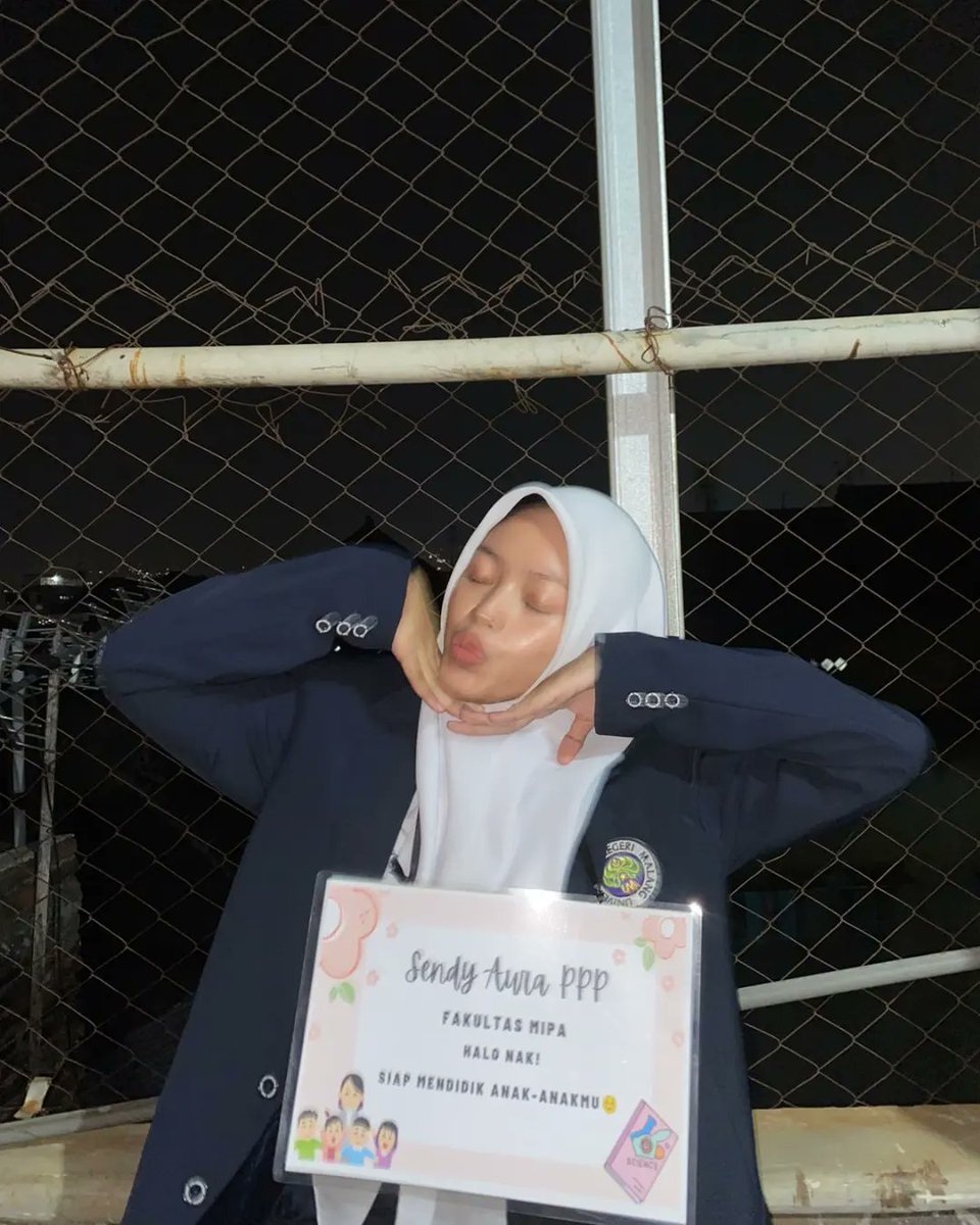 sndyauraaa's tweet photo. [EKSPRESI PEMUDA CAKRA]🫨

Tiga funfact saya, yaitu:
1. Saya takut kucing
2. Saya gasuka sayur
3. Saya gasuka buah

[Saya Sendy Aura Permata Putri Prasetya bangga menjadi bagian dari Laskar Dewantara Muda 2024 Universitas Negeri Malang]

@UM_1954
@BEMUMOfficial https://t.co/JhQDpK645q