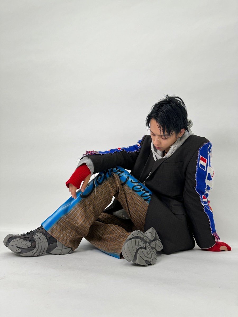 _KID_PHENOMENON's tweet photo. 皆さんこんばんは！

本日発売のViVi 10月号に
僕達KID PHENOMENON が
掲載されております👑

デビュー1周年をお祝いして頂きました🧚‍♂️
ありがとうございます🙏😌

皆さん是非手にとってみてください🫡
https://t.co/LlhVR8Q3Co

by 蒼真🐰

#ViVi @vivi_magazine 
#キドフェノ #川口蒼真
#KIDPHENOMENON