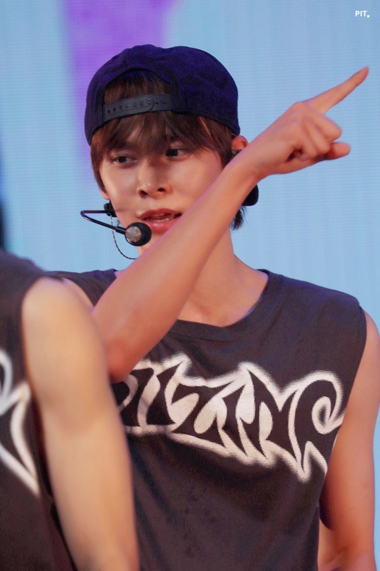 240822 🪨

#은석 #EUNSEOK #ウンソク #RIIZE #라이즈 #RISEandREALIZE #RIIZE_JAPAN_HALL_TOUR #RIIZINGDAY #RIIZINGDAY_in_FUKUOKA