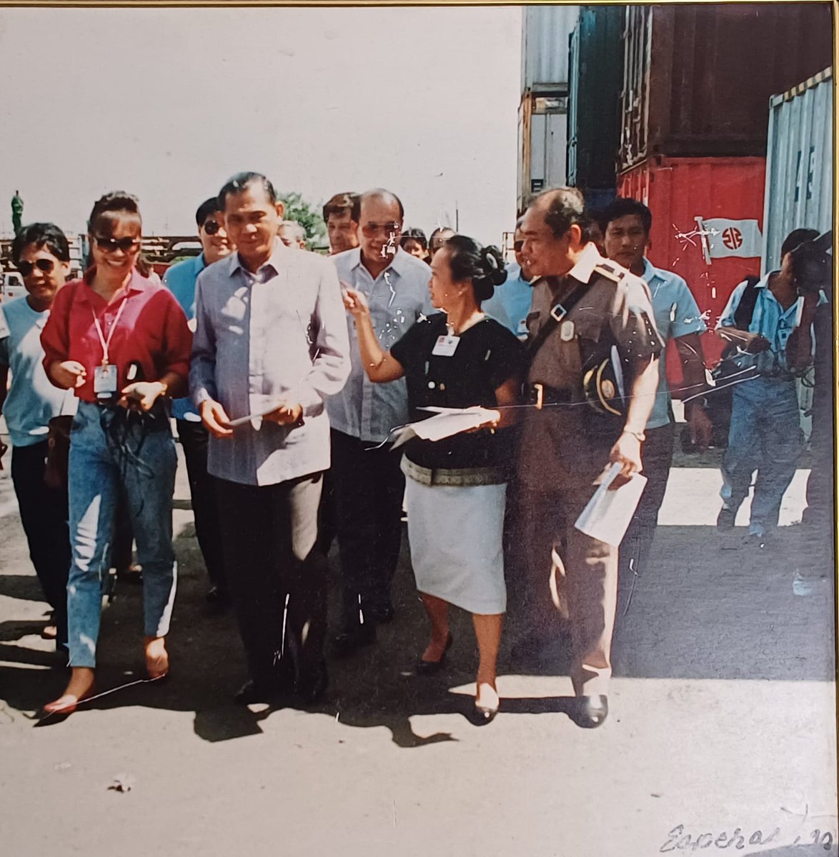 bboomerjourno's tweet photo. #Encomium — praising late Commissioner Mison for his untiring effort in the drive against #smuggling & #corruption in MLA's premier ports. During his tenure as 80s Commissioner of Customs, I was a reporter for IBC 13 covering Customs/Immigration beats. 🌹 https://t.co/hIL0ouruUW