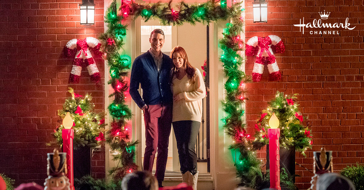 hallmarkchannel's tweet image. Get ready for back-to-back @FionaGubelmann movies! Watch #ChristmasNextDoor with @jessemetcalfe and #TulipsInSpring with @TheLucasBryant starting today at 11a/10c. 💜