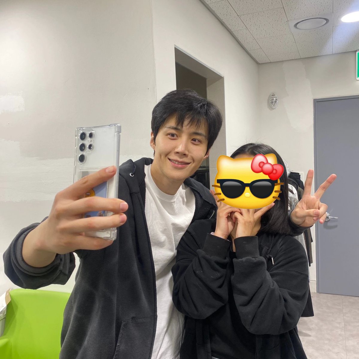 _bearsh's tweet photo. 촬영장 더노가 조아 🤞🏻 https://t.co/LWR1t6SatB