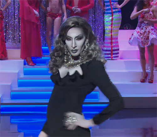 She took a page from another winning DNC look