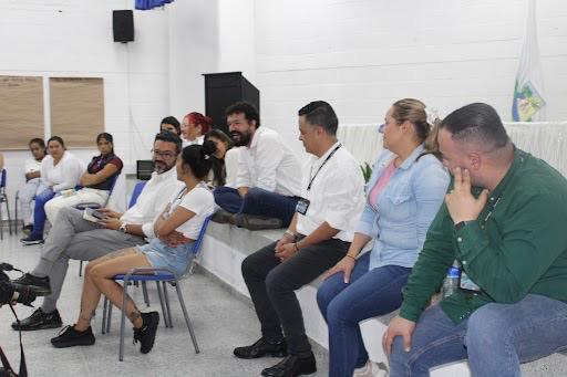 INPEC_Colombia's tweet image. 📍 #Pedregal | El viceministro de Política Criminal, Camilo Umaña, visitó el Complejo Carcelario con el propósito de reunirse con las personas privadas de la libertad y recorrer el área de #Maquila de #CREATEX, donde las PPL redimen condena y le dicen ¡SÍ! a la resocialización.👏