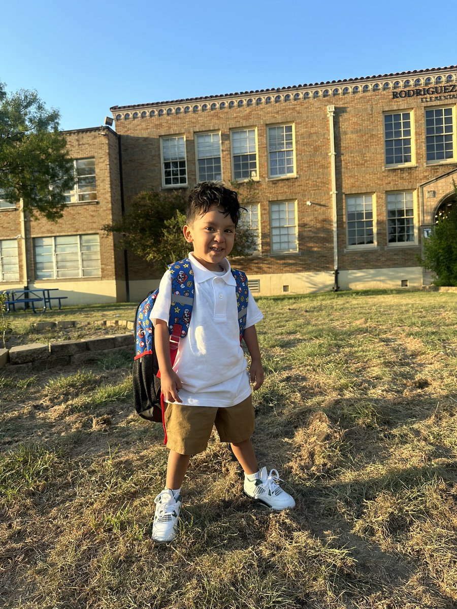 laaatinaaaa's tweet photo. It’s my loves first day 🥹 ❤️ https://t.co/VvwN58g1sq