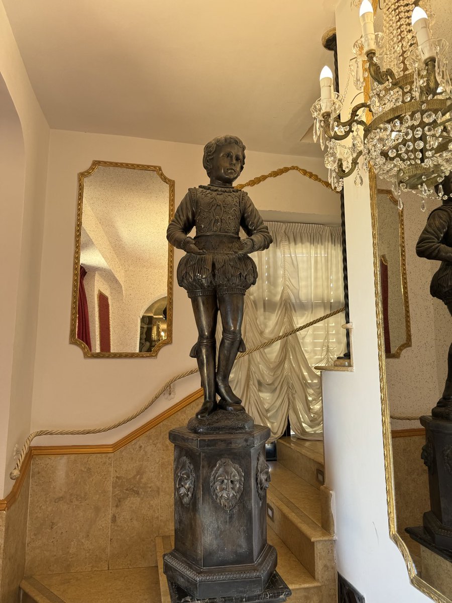 SABOURETCardio's tweet photo. Great owners of #CastelloChiaramonte. Only in the #Ragusa area and #Messina you may meet people with its sense of hospitality ☀️☀️ https://t.co/rVDJbZfrJT