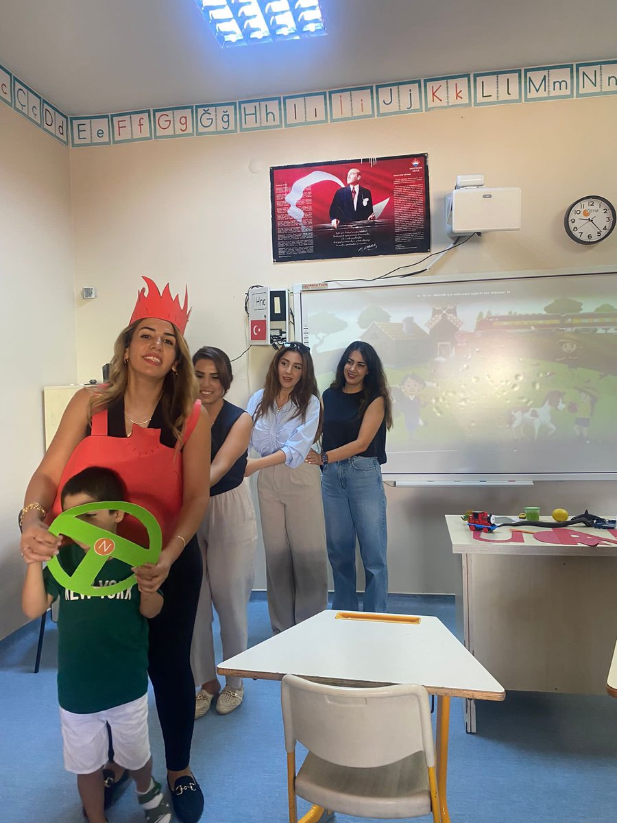 bahcesehir_van's tweet photo. İlkokul hizmetçi seminerlerimiz tüm hızıyla devam ediyor.Sizler için hazırlanıyoruz çocuklar 🎉🎊🪄🪄
@bahcesehir_k12 
@AtlihanMumtaz 
@EnverYucel 
@dagozlem https://t.co/58YOgrNksI
