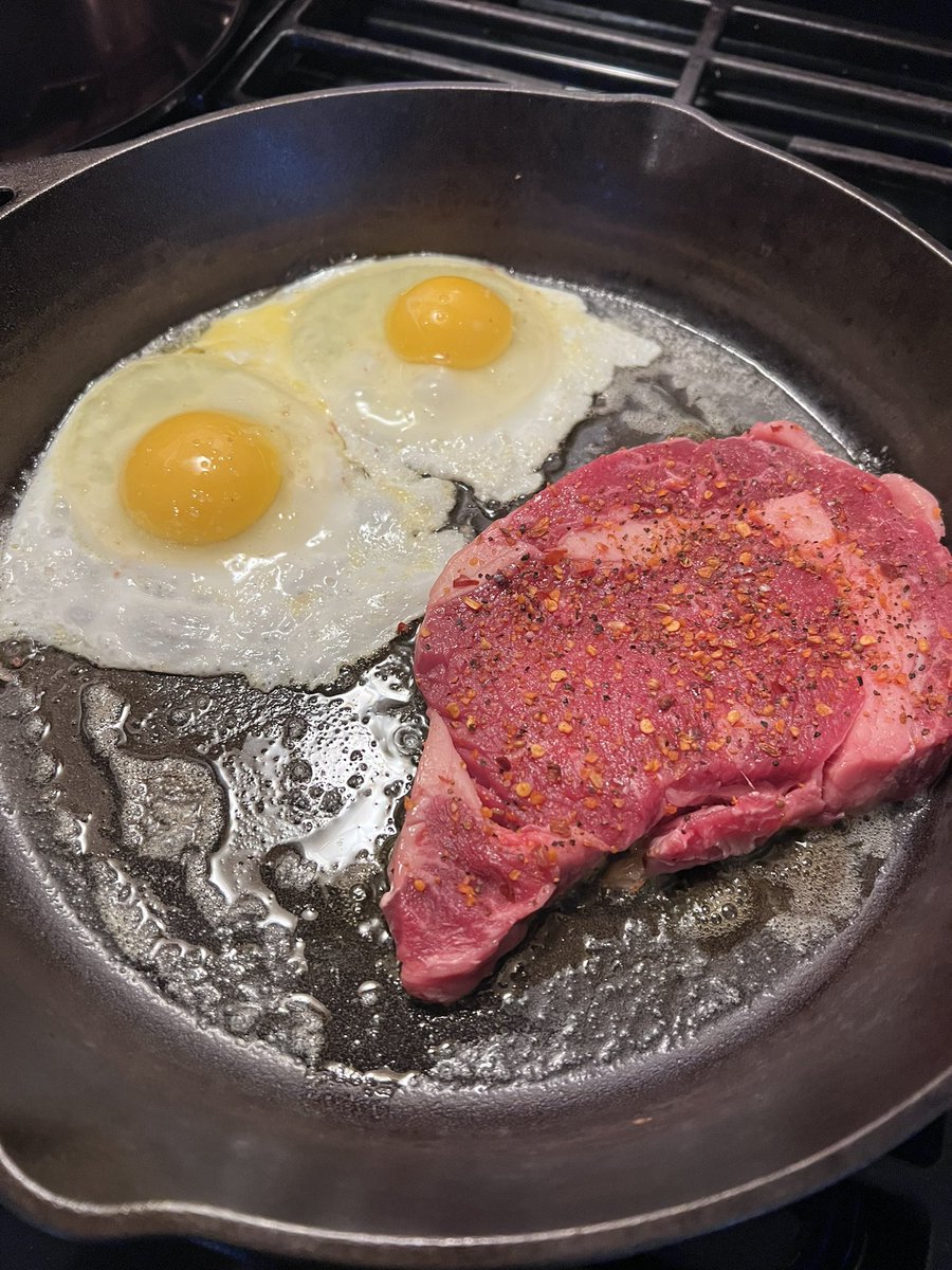 VittorioVitt0ri's tweet photo. Time for breakfast
All you need to get shredded: red meat and eggs. π₯©π³
#Fitness #Nutrition #SimpleGains https://t.co/PYkfwBeeyA