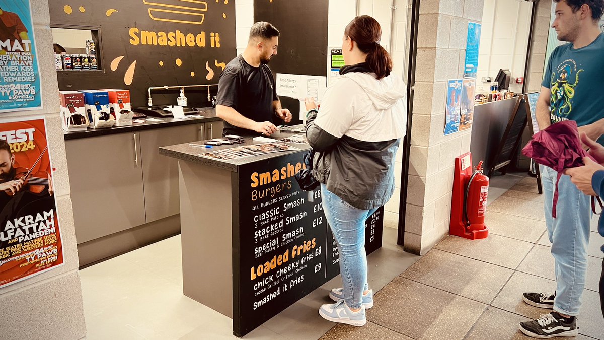Huge shoutout to our international STEM Summer School students for supporting small businesses in Wrexham! 🙌 Big thanks to *Smashed It* for the 10% discount—our students loved the food and discovering <a href="/TyPawb/">Tŷ Pawb</a> ! 🍽️🌟 #SupportLocal #Wrexham #STEM #TyPawb #SmashIt #Community