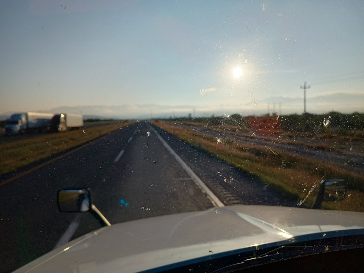 Davidbecerril05's tweet photo. @imagenZea @ElOpinadorTV @franciscozea @monicanoguera @MARLENE_STAHL @ImagenTVMex #AsiAmanece
Carretera 57 con destino Piedras Negras!
Buen día para todos. https://t.co/EJod7EB3ph