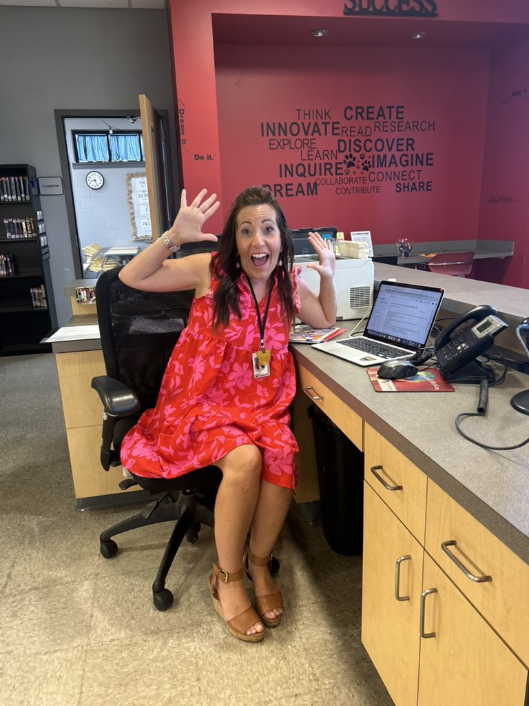 KellyTere's tweet photo. The look when you’ve won the Dollar General Literacy Grant for $4,000 worth of non fiction books…
#stillgrowingandlearningtogether #theWESTway @PrincipalPage @wescullman https://t.co/p2bYrcAs0k