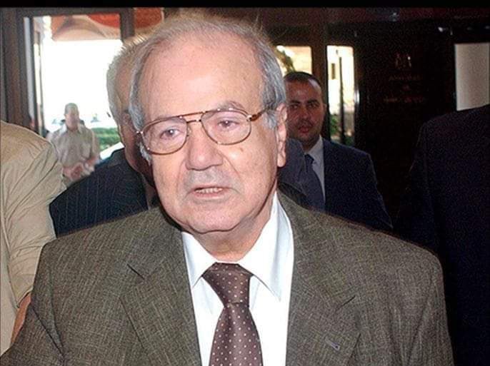 شيخ الدبلوماسيه العربيه النقيه #فاروق_القدومي_ابولطف عضو الخليه الأولي المؤسسه للثوره الفلسطينيه ولد في طولكرم ترعرع في أزقتها ومدارسها ملتحقا بالجامعه الامريكيه لدراسته العليا رفاق دربه أبو عمار وأبو إياد وأبو جهاد كان مناضلا صلباً قاد العمل الدبلوماسي بحرفيه، إنه في ذمه الله