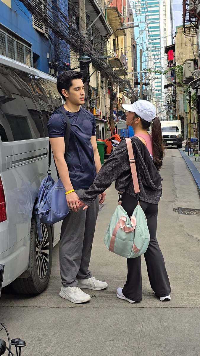 StudioVivaPH's tweet photo. ElVi pa ba 'to o HyGab?? 
Ayaw magbitaw ng kamay 'yarn??? 👀

ELVI SA TAPSILUGAN

#ElVi 
#HyacinthCallado 
#GabLagman 
#CITWNothingsIntoSomethings
#ChasingInTheWild 
#StudioViva https://t.co/Bhjm04lvVg