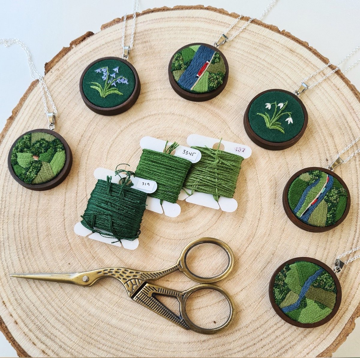 I'm having a big sale on my reminaing embroidered necklaces until the end of this week! 👀

tbrookerart.co.uk/shop/embroider…