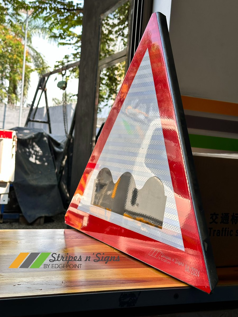 stripesnsigns tweet media