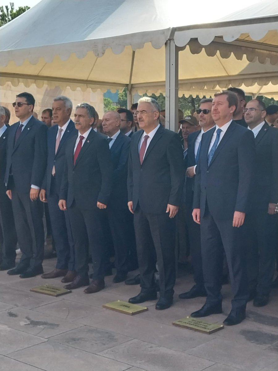 Kurtuluş savaşının Galip hocası, Mustafa Kemal Atatürk'ün yol arkadaşı, Türkiye'nin çok partili demokrasiye geçişinde rol alan, Türkiye Cumhuriyeti’nin ilk sivil Cumhurbaşkanı Merhum Cumhurbaşkanlarımızdan Celal Bayar’ı ölümünün 38.yılında rahmet ve minnet ile anıyorum.