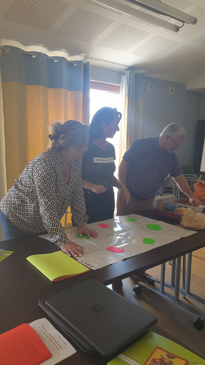 centremerici's tweet photo. Rentrée des nouveaux chefs d'établissements du réseau mericien à Lyon.
Une journée pour se faire connaissance,  découvrir le charisme de Ste Angèle,  la tradition éducative mericienne, l'organisation du réseau. 
Bienvenue à Julia, Bénédicte et Matthieu! https://t.co/OTNXk9lfe3