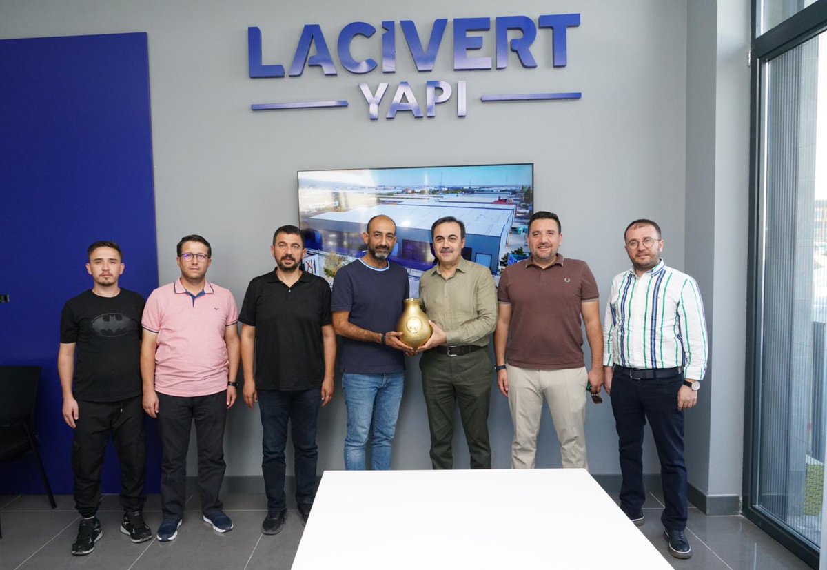 selcukozturk_'s tweet photo. Yönetim Kurulu olarak Odamız Üyesi Lacivert Yapı'nın ortaklarından Özgür Kendirci'yi ziyaret ettik. 
Deprem bölgesine yönelik yaptığımız çalışmalara katkılarından dolayı teşekkür ederek, yeni ofislerinin hayırlı olması temennisinde bulunduk. 
Çalışmalarında başarılar diliyorum. https://t.co/JNrfdst1ii