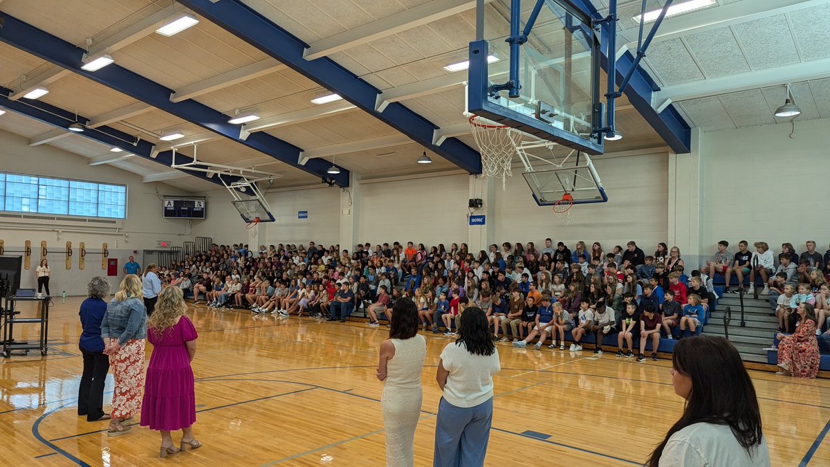 AWLSJH's tweet photo. Welcome to our building 7th Graders! It's been a great start!
#GeneralPride https://t.co/MJsvP0yZWu