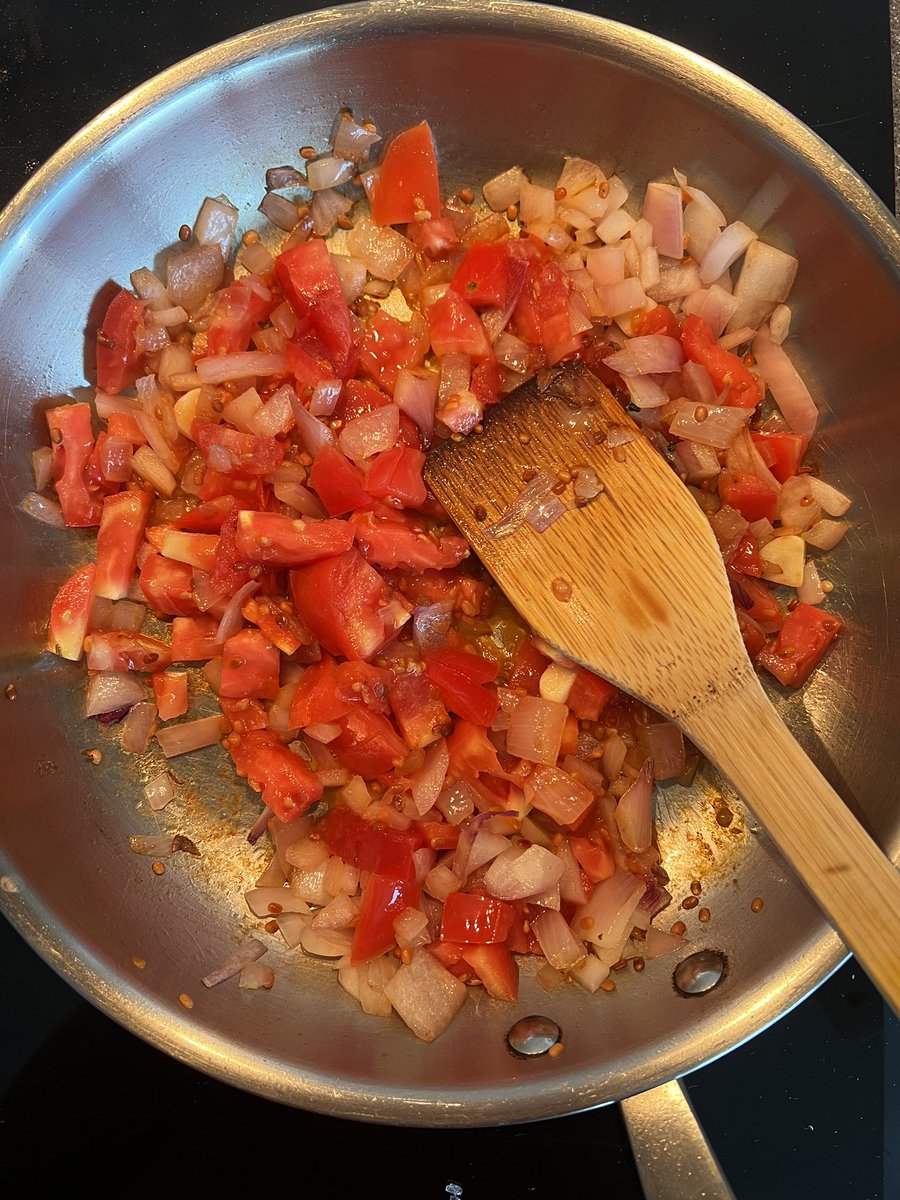 cheriemisfits's tweet image. Sick day today 🤒 so no morning updates 

🙅🏻‍♀️🐕 Shortest Mochi walk around the building 

🙅🏻‍♀️🍳Slept the whole morning and ate lots of fruits and drank chai 

In the evening husband made Pesarattu (Moong dal pancakes) for me so I don’t lose track of my proteins 🥰

#sickday