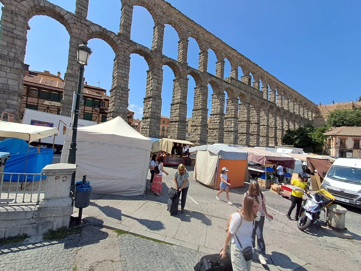 Angel_Galindo_'s tweet photo. Se han cargado la feria de artesanía, la de cerámica, la del libro... porque no se podían ubicar en esa zona por seguridad. Ahora el Ayto monta allí un mercado romano. Si no lo hacen ellos no les gusta. Así es como fomenta el PP la participación ciudadana en la cultura.
AVE Maza. https://t.co/VIgOJamv6S