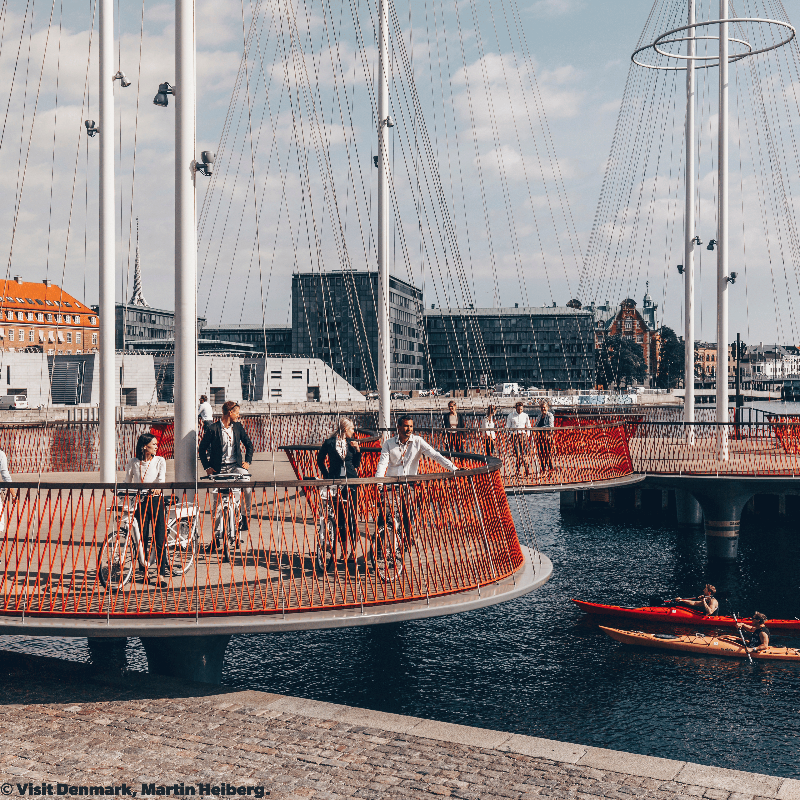 denmarkdotdk's tweet photo. Denmark is known for its bicycle culture and bicycle paths – and the bicycle bridges are no exception 🚴
Architecture, good infrastructure and urban mobility play a crucial part in tackling the climate crisis and reducing CO2 🌍

Did you know that 9 out of 10 Danes own a bike? 🙋 https://t.co/27LhaWgh3Z