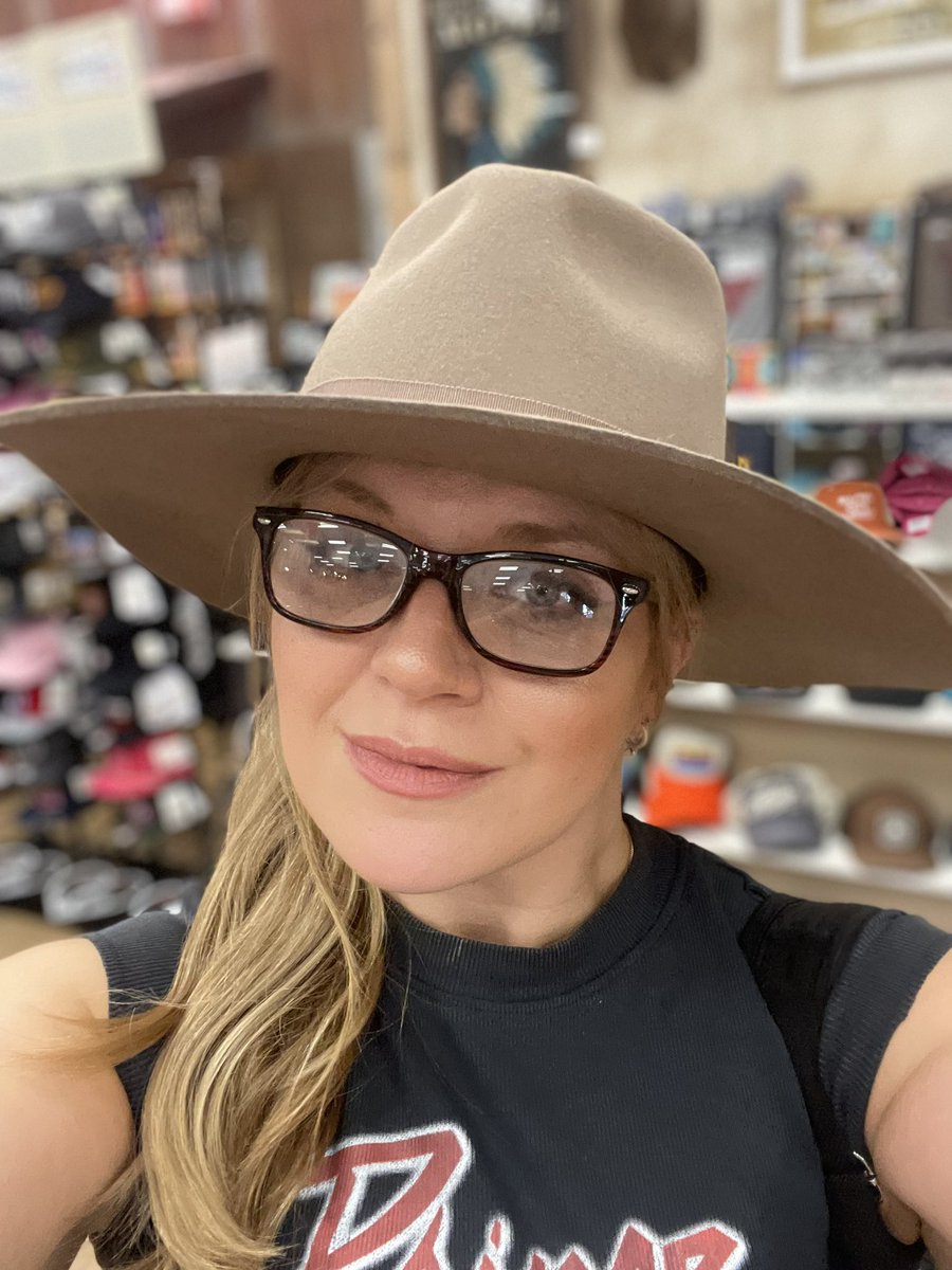 A wool hat in this heat and I need to get it home!!! I couldn’t help myself it’s so cute 👀😂💜