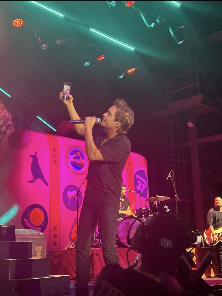 GObabb's tweet image. PATRICK MONAHAN  of TRAIN TOOK A SELFIE WITH MY PHONE !