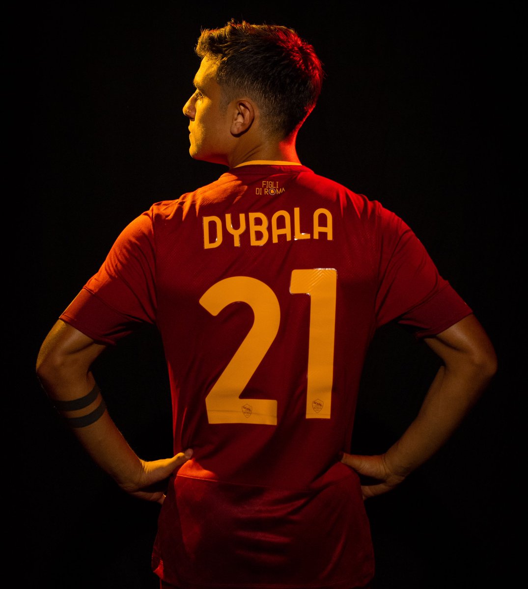Ma ‘ndo volevi annà, ah Paulo… 

#ASRoma | #Dybala 💛❤️