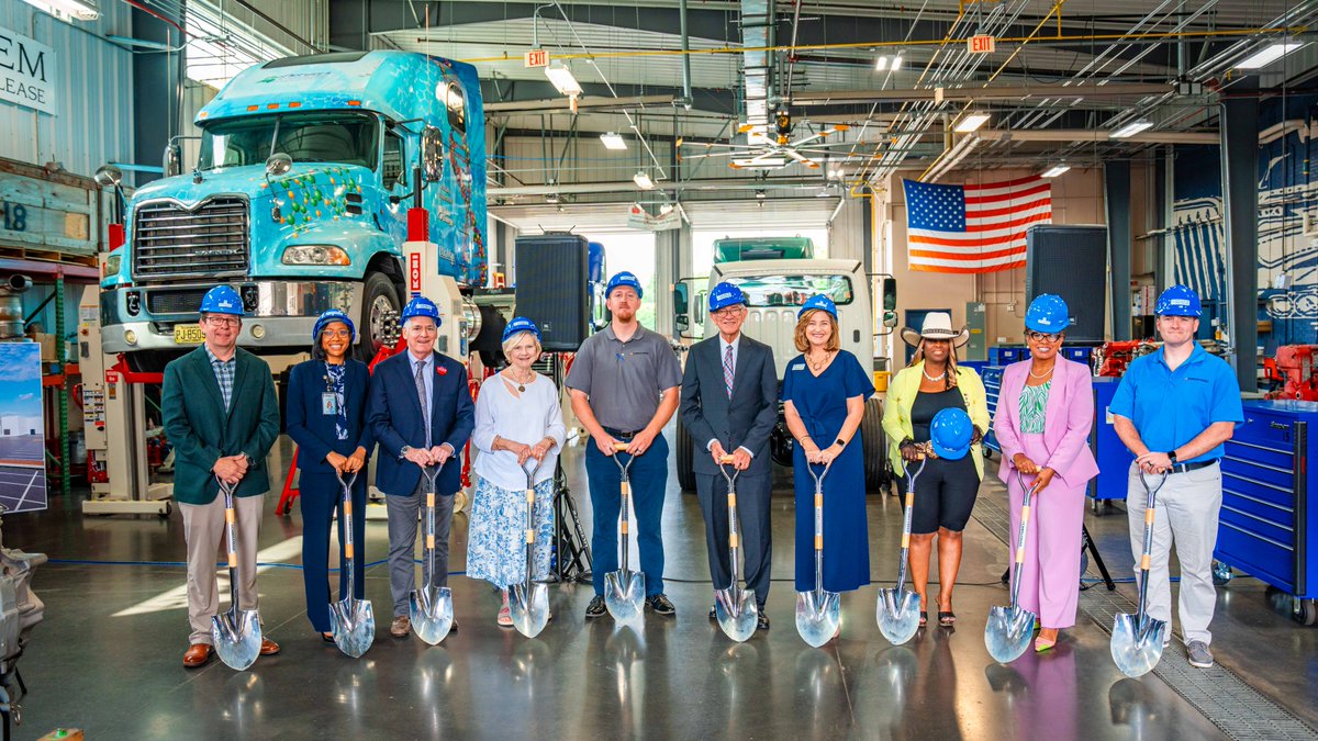 ForsythTechCC's tweet photo. 🚧 Exciting News! 🚧  
Forsyth Tech celebrated the groundbreaking today announcing a $7M expansion project at our Transportation Technology Center! 🛠️🚛 We're adding 30,000 square feet of state-of-the-art space, including major upgrades to our Diesel & Heavy Equipment Lab! 🌟 #ForsythTech #Groundbreaking #TransportationTech #APlaceofPromise