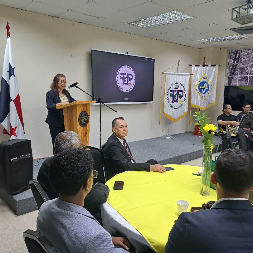 utpfii's tweet photo. 🎓✨ Celebramos la clausura de la 4ta versión del Diplomado en Gestión de Comercio Exterior el 19 de agosto de 2024. 🎉

27 participantes culminaron con éxito este programa, desarrollado junto al @MICIPMA.

¡Felicitaciones a todos los graduados! 🎓👏

#utpfii #utppanama https://t.co/dEVwO5hZmE