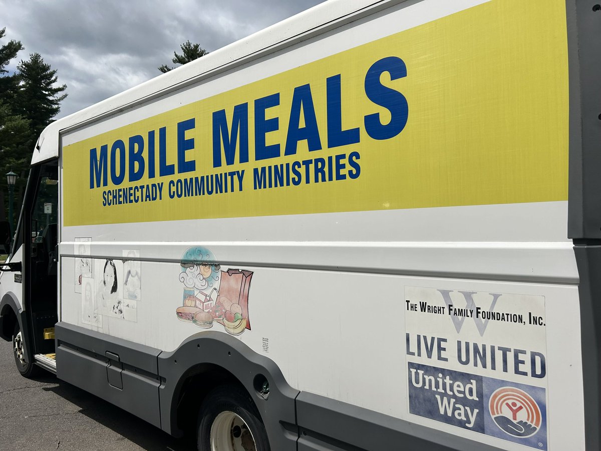 Stopped by today’s Summer Meal Block Party at Schenectady Central Park 🍎🥪 

As a first-generation American from Schenectady, I know how crucial community support is. For more than 30 years, this program has provided essential nutrition to our children during the summer. Nearly