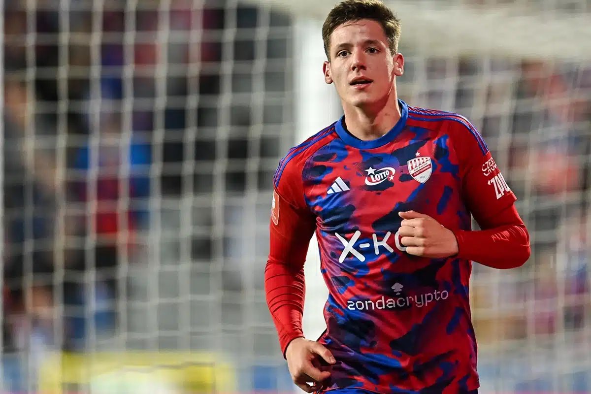 FAS333_'s tweet photo. OFICJALNIE: Ante Crnac odchodzi z @Rakow1921 za kwotę ponad 10 milionów euro❗️
Nowym klubem Chorwata zostaje grające w @SkyBetChamp @NorwichCityFC🏴
Nowy rekord transferowy w @_Ekstraklasa_ 🔥
#RakówCzęstochowa #NorwichCity #Ekstraklasa #AnteCrnac #TransferNews #FAS3 https://t.co/C8qAsDQ4Ld