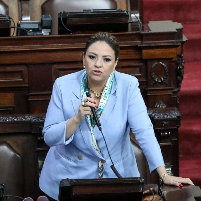 CanalAntigua's tweet image. Continúa avanzando la Interpelación en su pregunta número 7, la diputada Sandra Jovel ha solicitado al Ministro de Gobernación, Francisco Jiménez, que no lea sus respuestas, sino que únicamente responda a los cuestionamientos planteados.
#Interpelación #Preguntas #Ministro…