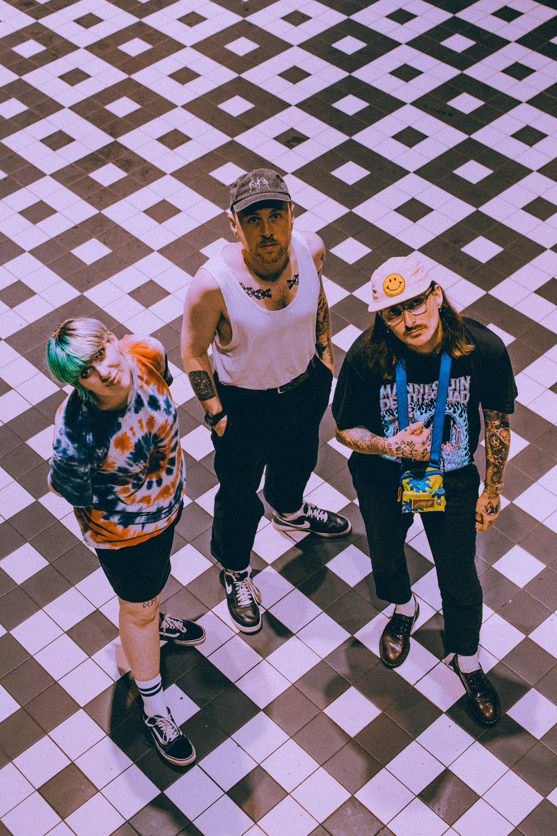 wehavesnakeeyes's tweet photo. france 🇫🇷 we’re coming for ya!

paris - tomorrow at supersonic (free headliner)

bordeaux - saturday at relache festival

reserve your spot/grab your tix now:
https://t.co/IyxOFhu7g0

bring ya mates, see ya soon 💋 

📸 @approachthewolf https://t.co/zrFMcILVz2