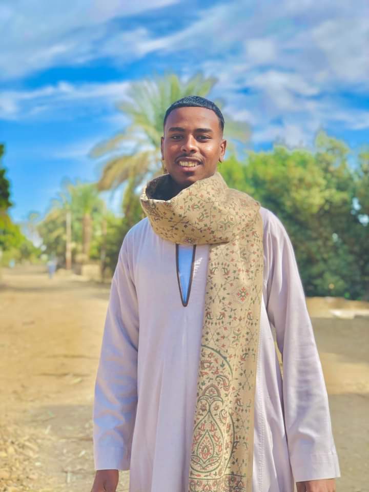 الضروف أحيان ، تجبرنا نغيب 
بس ماتمحي محبة من نحب..
🌼آلَعـًٌٍّ̨̥̬̩ـقـًٌٍّ̨̥̬̩ـيـًٌٍّ̨̥̬̩ـلَيـًٌٍّ̨̥̬̩ـ 515♥