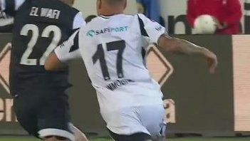 Sırt sponsorumuz Safi Çimentoydu. Bu maçta turkuaz renkli Safi Port olmuş. Kalıcı olacaksa tamamen siyah olmasında fayda var