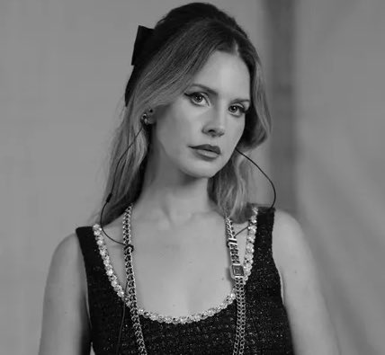 LDRSourceBR's tweet photo. Lana Del Rey em um novo ensaio para a Vogue https://t.co/zaoYj4EkPF