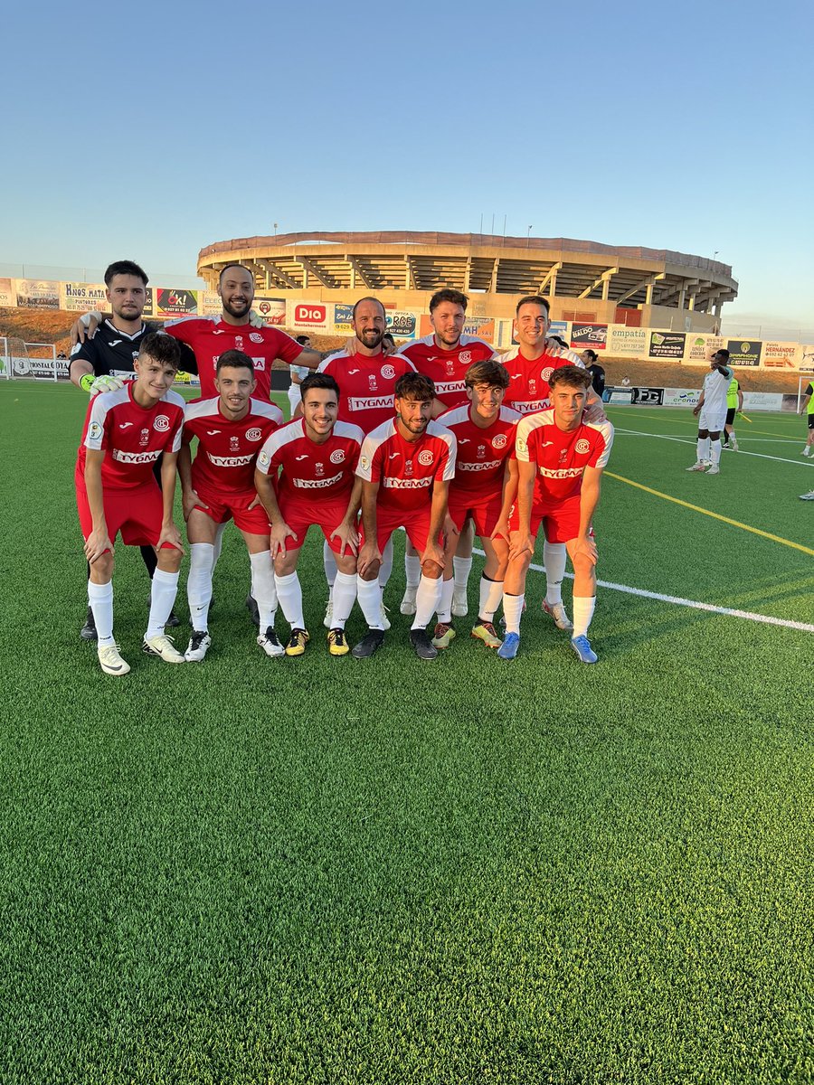 Comienza el partido 
Salimos con este 11