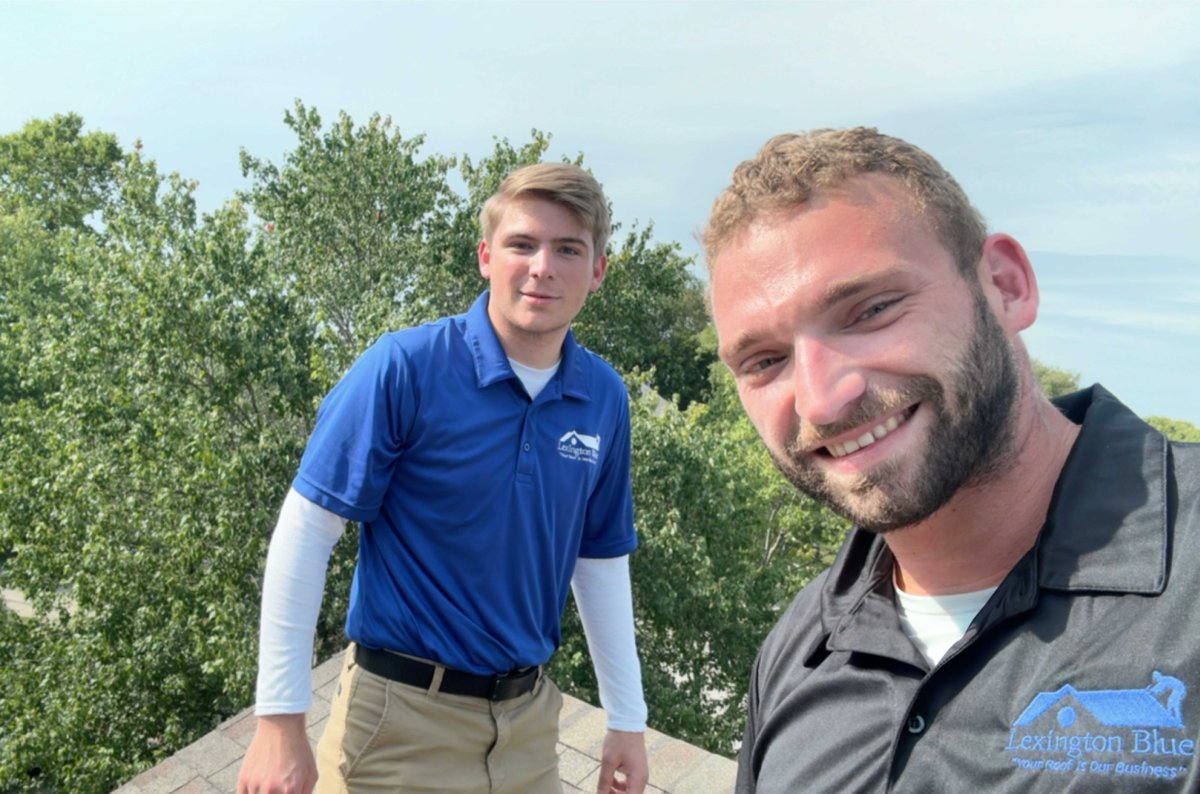 Lexington_Blue's tweet photo. Standing tall on top of
the world โ remember,
every step up brings
you closer to the view
youโve been dreaming of.
#KeepClimbing #LexingtonBlue
#SettingtheStandard #Roofing
#homeimprovement #selfie
#inspection https://t.co/2eDhmOGmUF