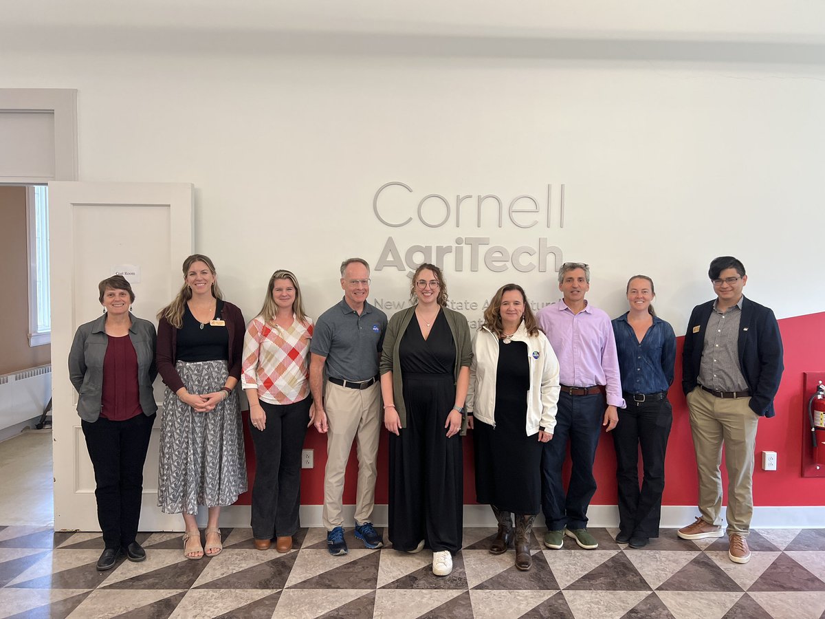 kaitlinmgold's tweet image. What an amazing week!!! It was an honor to host leaders from @NASAEarth, @AcresProgram, and @nasa_sbg on a three day whirlwind #Space4AgNY tour of @CornellAgriTech and beautiful New York grape country!