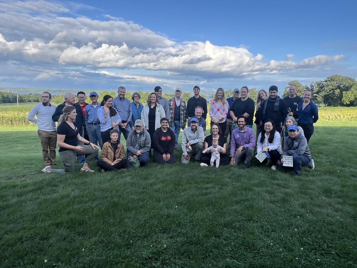 kaitlinmgold's tweet image. What an amazing week!!! It was an honor to host leaders from @NASAEarth, @AcresProgram, and @nasa_sbg on a three day whirlwind #Space4AgNY tour of @CornellAgriTech and beautiful New York grape country!