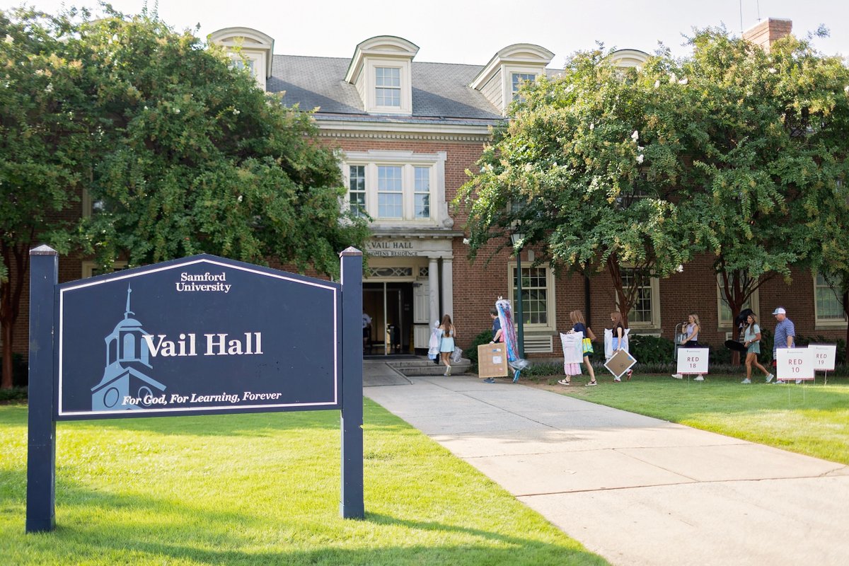 SamfordU's tweet photo. It's our favorite time of yearโstudents are BACK and campus is coming alive! ๐ #MySAMford #samforduniversity #moveinday #moveinweekend #college #collegelife #collegemoveinday #gobulldogs https://t.co/wOhy7LEsaf