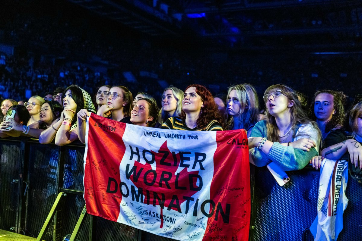 Hozier's tweet photo. Saskatoon, Thank you 🖤

📸 @ruthlessimagery https://t.co/VSQMUcsTp4