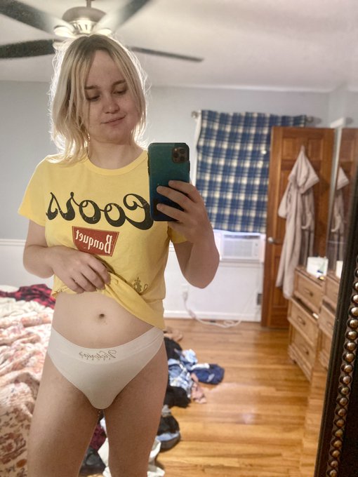 Who&rsquo;s ready for fall?? I know I am sooooo bad 😩 https://t.co/r0Zv8HxK7f