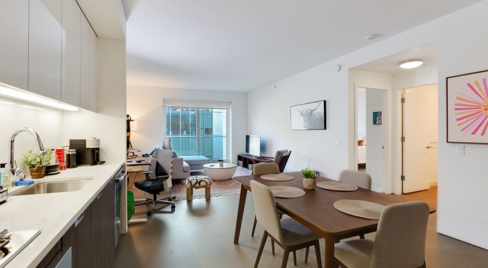 anyplacecom's tweet photo. Experience SoMa's finest in the heart of SF 🌆
This fully furnished 1-bedroom apartment offers vibrant city life, serene terraces, an outdoor pool, and a fitness center. Perfect for living, working, and relaxing—all in one place.
#anyplaceapartments #SoMaLiving #remotework https://t.co/p7ZyU50xbk