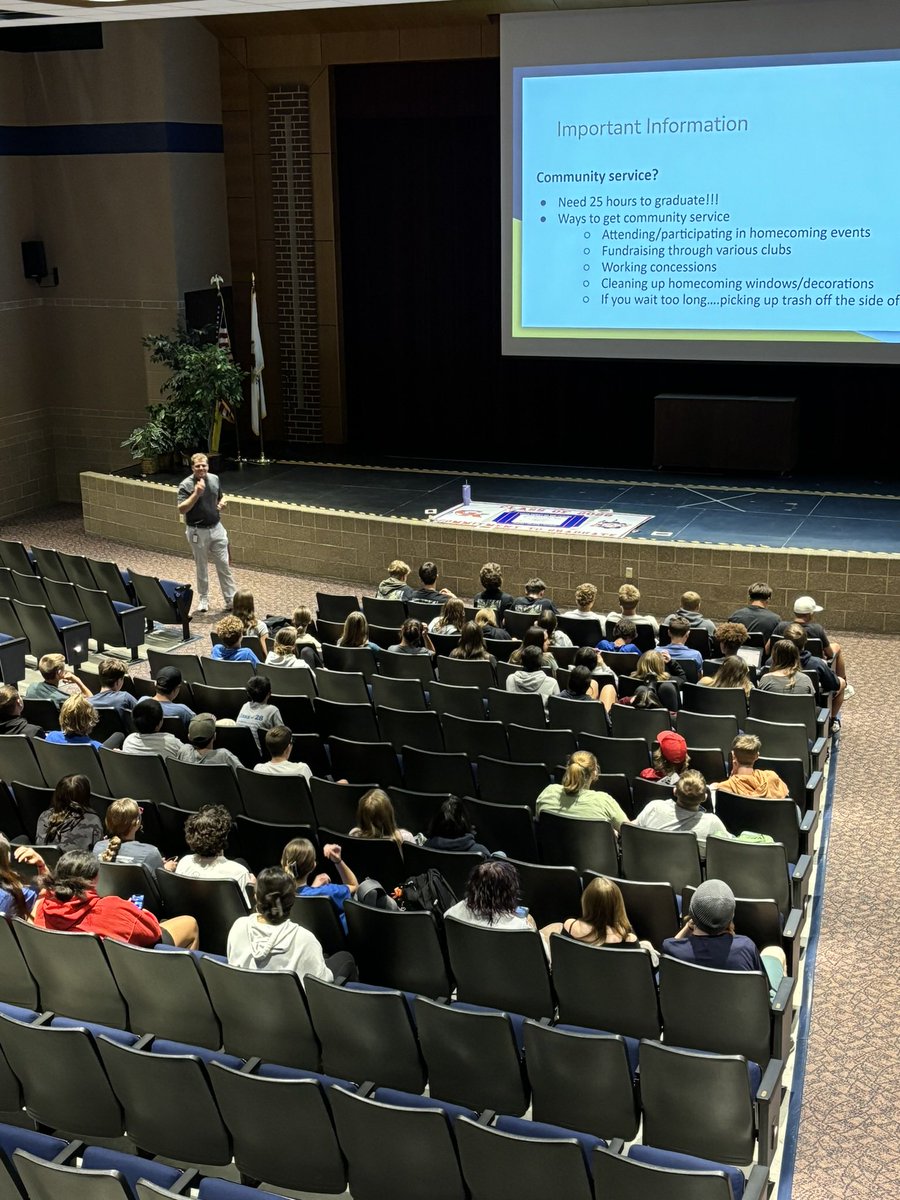 Our freshman class finding out all the ways they can get involved! #gkcogs #gkhs