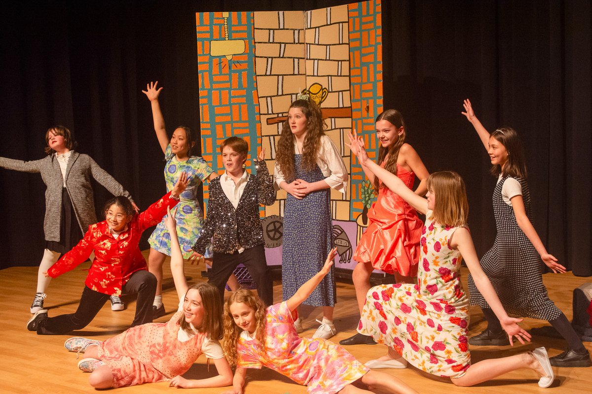 halifaxgrammar's tweet image. With less than two weeks left until the school year kicks off, let&apos;s look back at some of the artistic achievements of last year! Our students explored their creativity in fine arts, theatre, music, and film. 🎨🎭🎶🎥

#HalifaxGrammar #GrammarArts #GrammarPillars