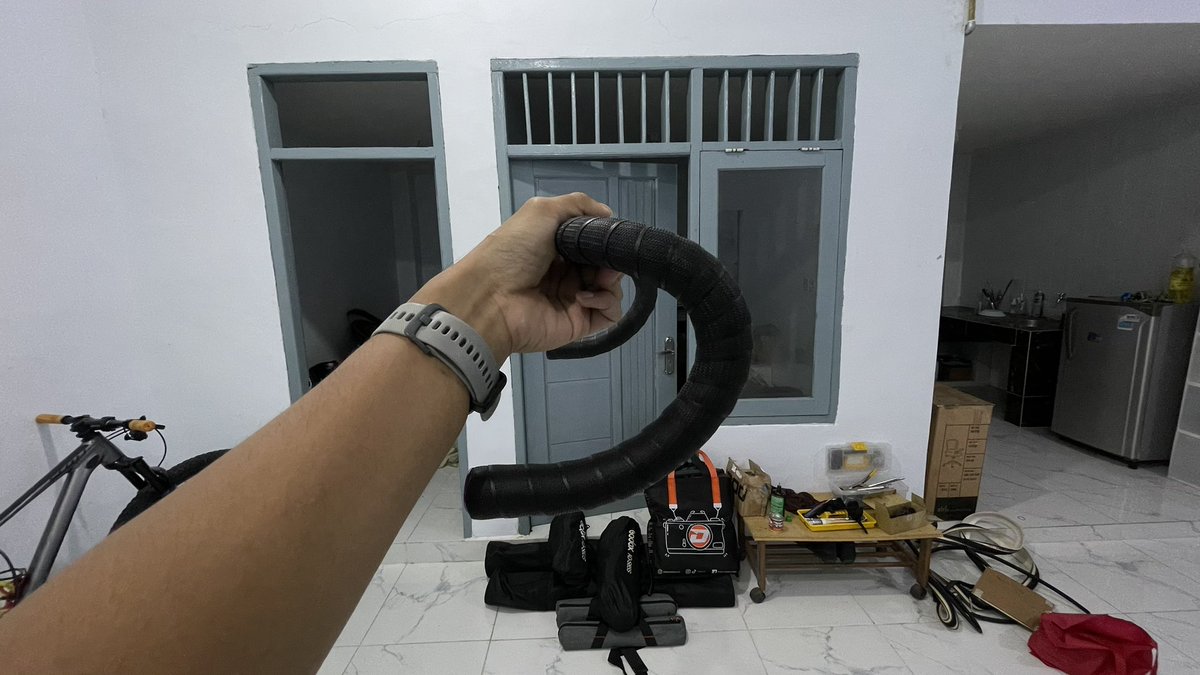 AjitamaAntonius's tweet photo. #wts #fnfjb dropbar Thomson carbon original 420mm
overall mulus no minus, bartape like lizard skin new belum robek, bar end alloy warna ungu bisa hitam bisa.
Prefer cod ya guys karena carbon saya takut ngirimnya hhe
Rp 2.000.000 📍Tangerang Kota https://t.co/NDjNjrvcXt